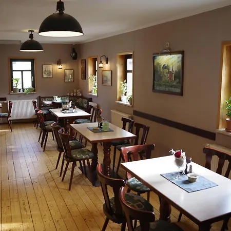 Wirtschaft & Zum Huthaus Guest house *
