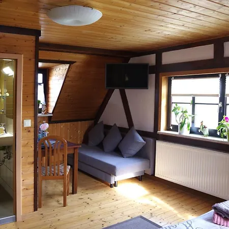 Wirtschaft & Zum Huthaus Guest house