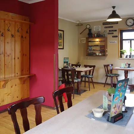Wirtschaft & Zum Huthaus Guest house *